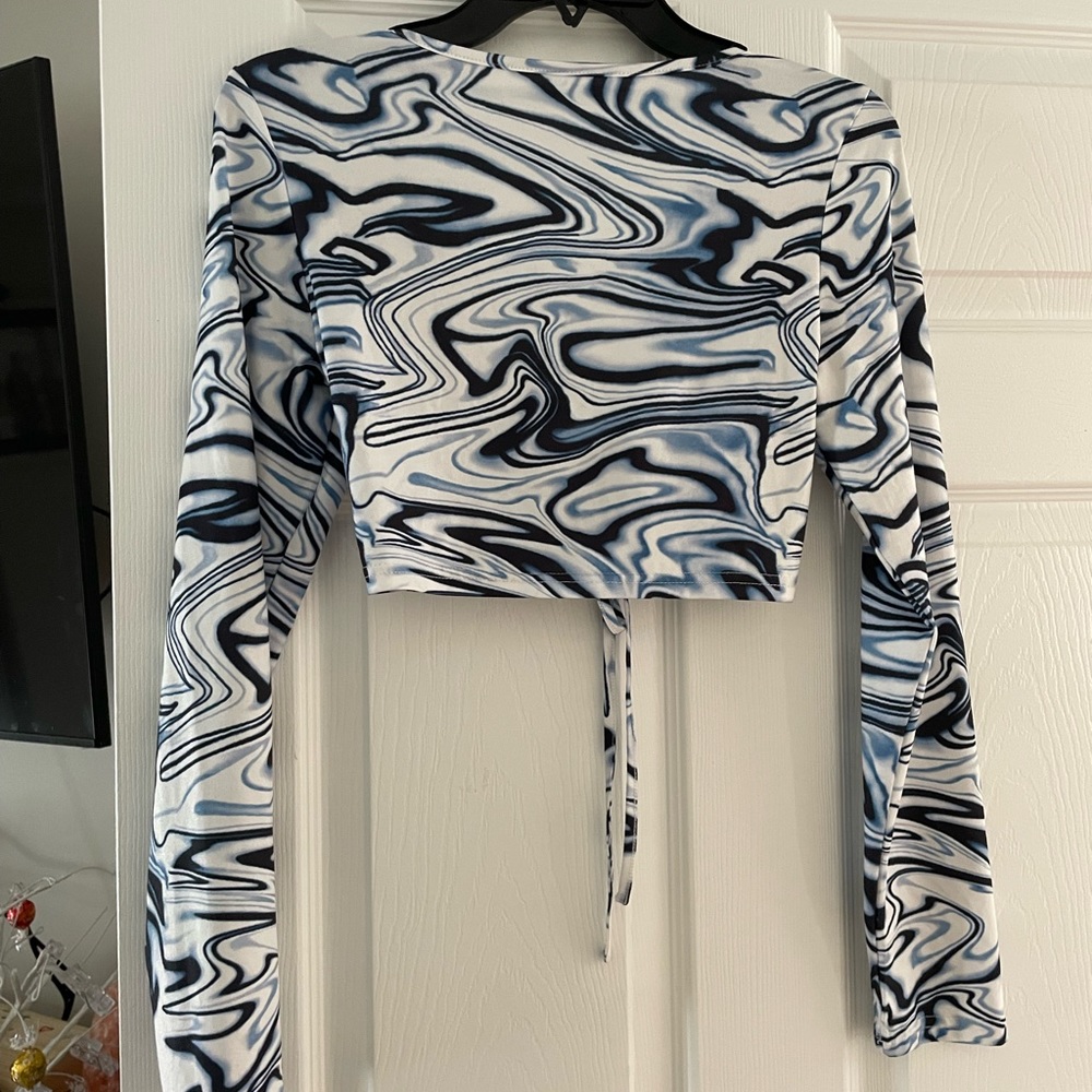 Blue & White Swirl Long Sleeve